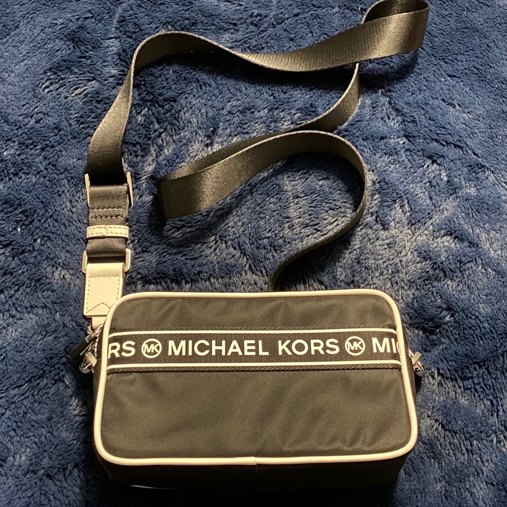 Michael Kors Kenly Sm Camera Crossbody